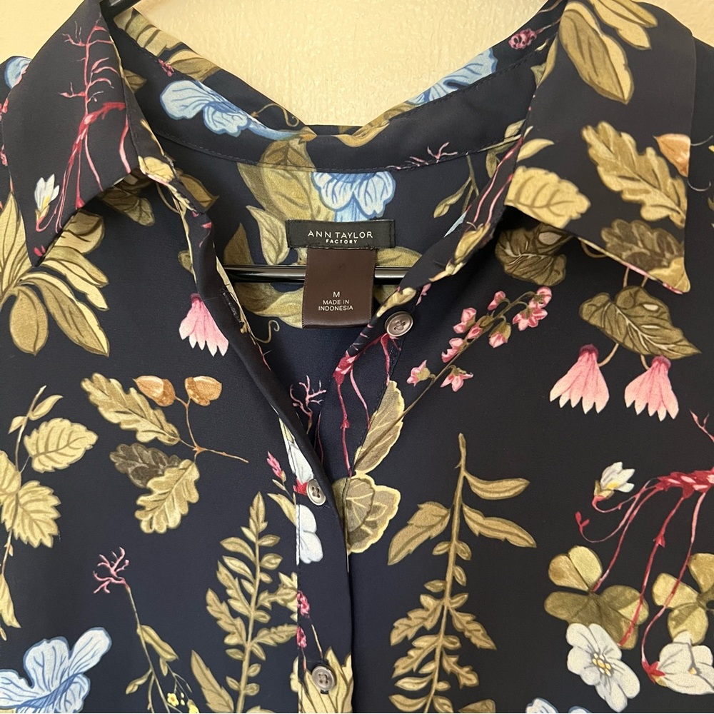 Ann Taylor Floral Puff Sleeve Button Up, Size M